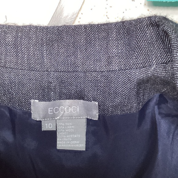 Elegant Navy Women's Blazer - Picture 6 of 6